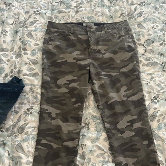 Wit and Wisdom army print pants. Size 16 never been warn! - Picture 2 of 3